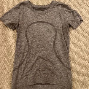 lululemon gray tshirt